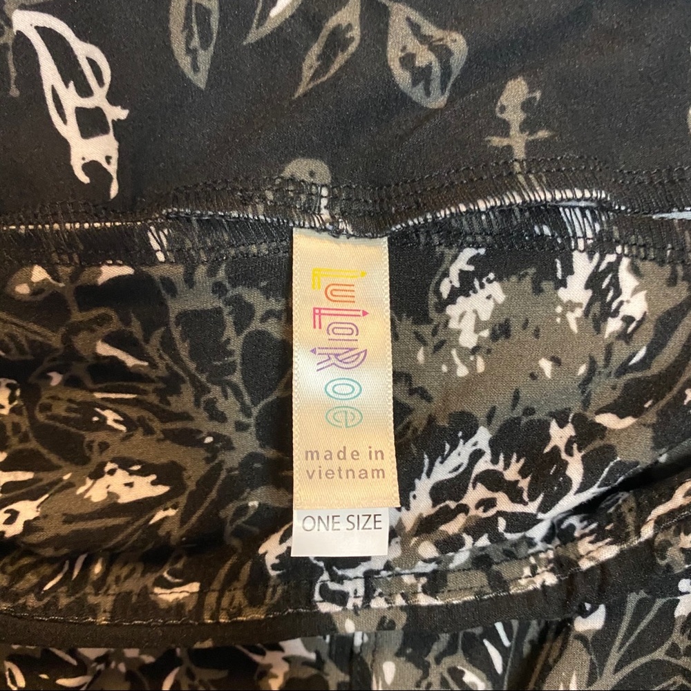 NEW Lularoe OS Black/Grey/White Floral Leggings - Picture 3 of 3